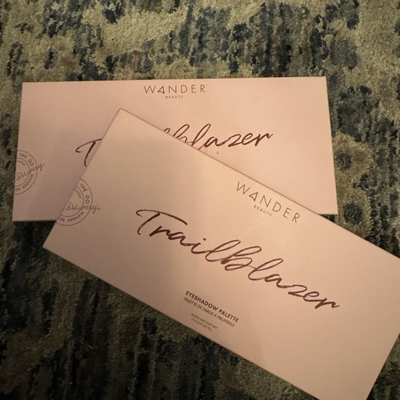 NIB: Wander Beauty Trailblazer 10 Eyeshadow Pallet W/ Mirror - Picture 6 of 6